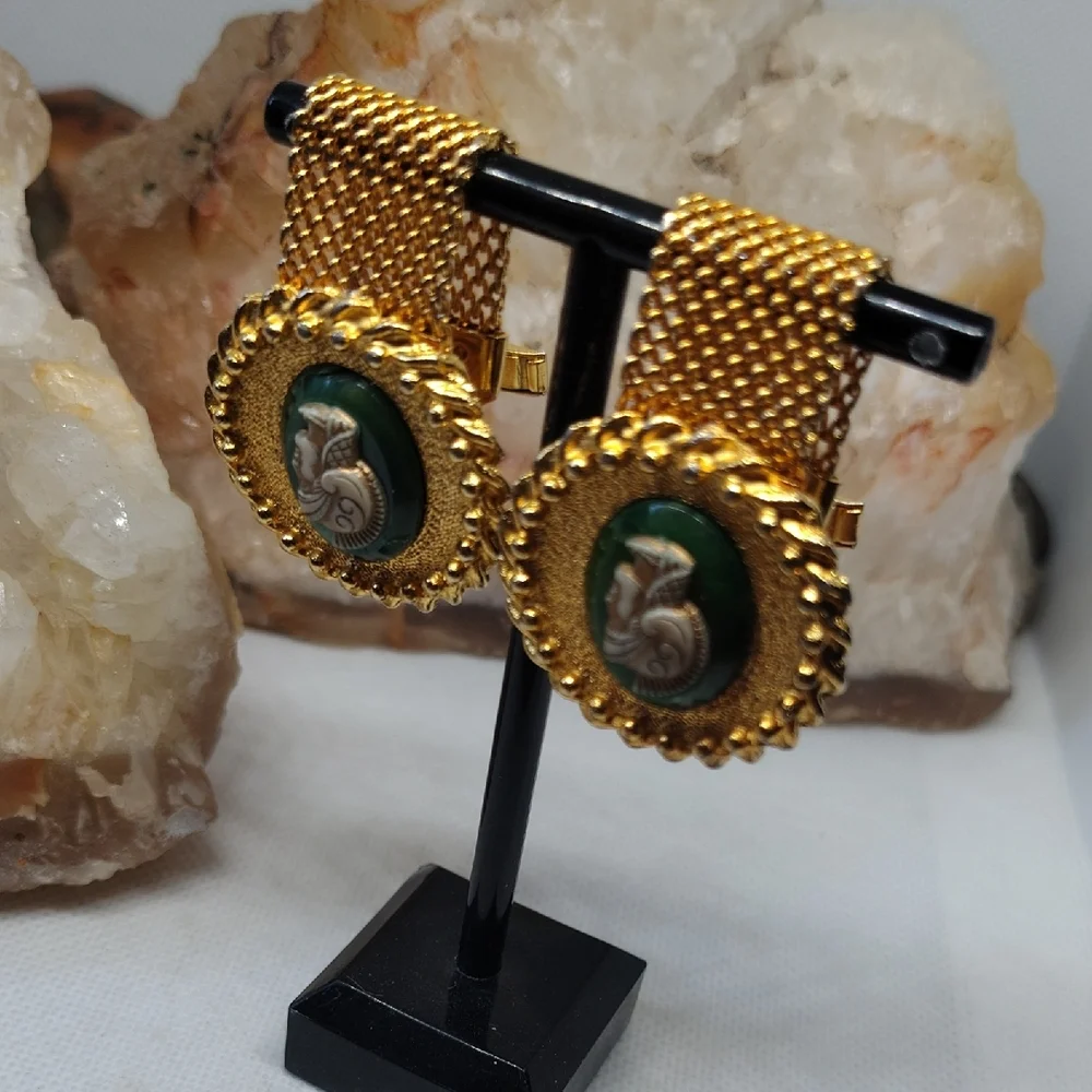 Vintage Gold Tone and Green Soldier Cameo Unisex Cufflinks - Picture 8 of 8